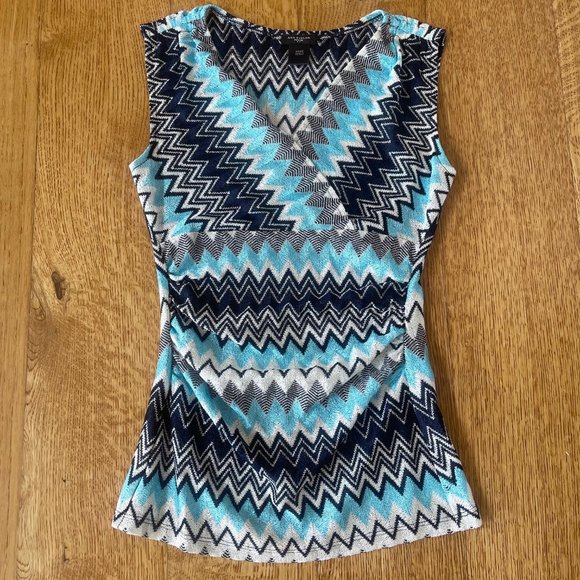 Ann Taylor Blue Black White Chevron Sleeveless Blouse XXSP - Picture 2 of 6